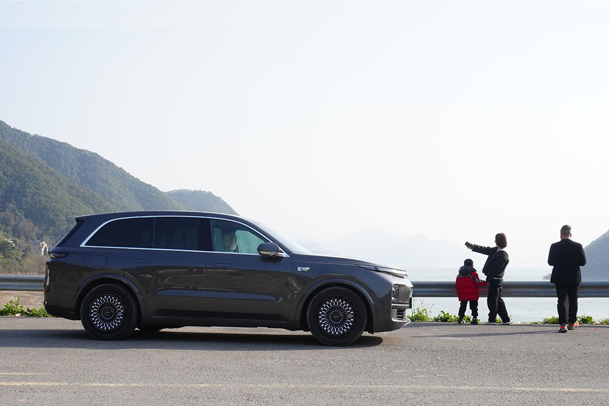 what charger comes with the equinox ev